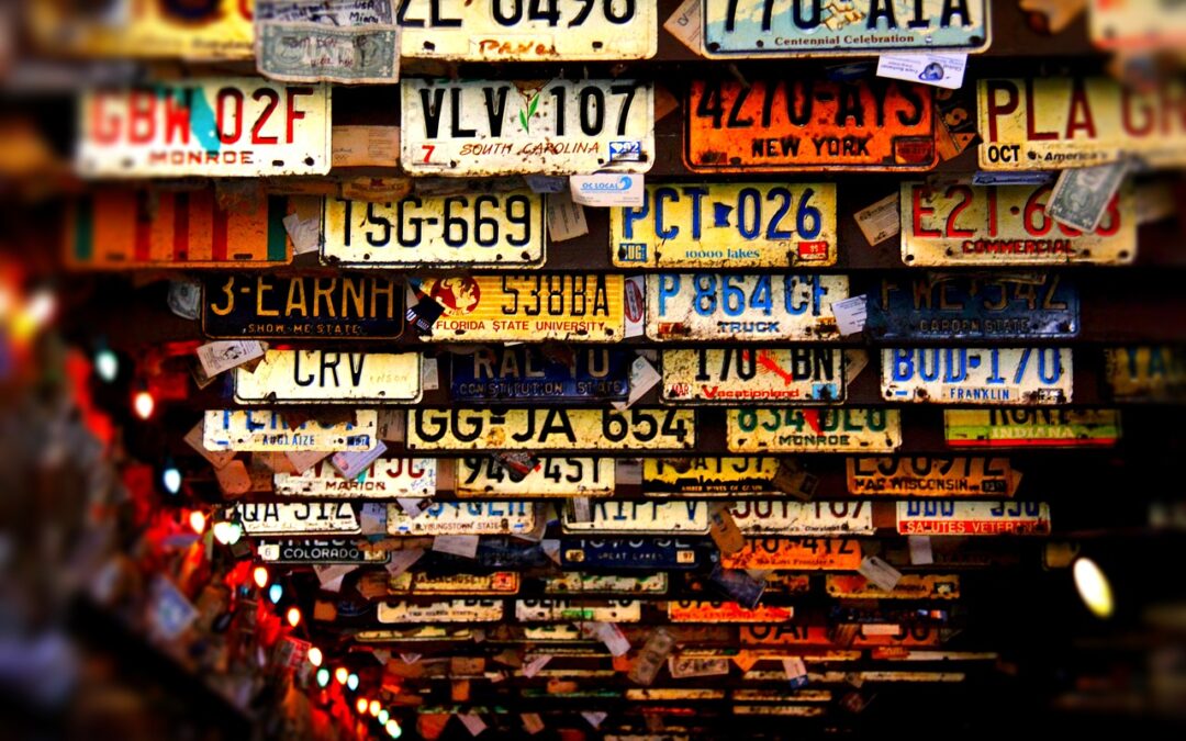 Waarom raceauto’s geen kentekenplaat nodig hebben tijdens hun races